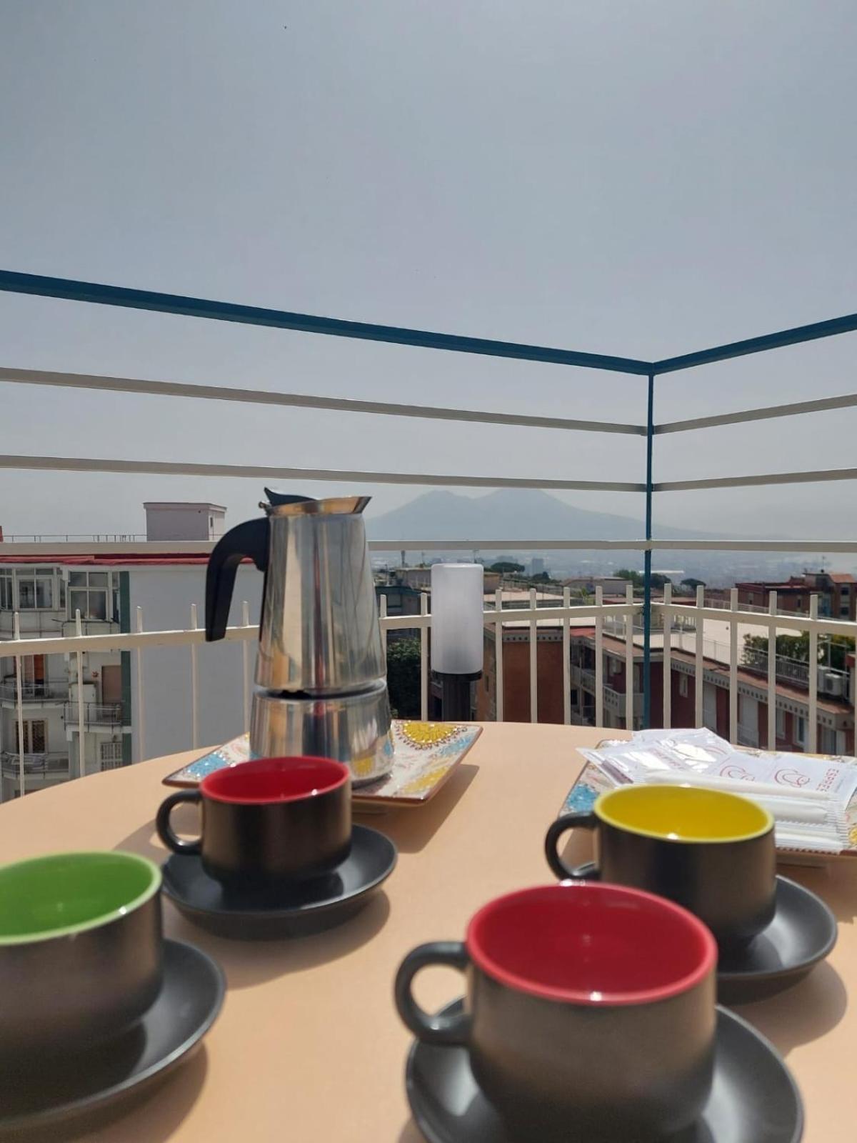 Couette-café Yoyo House Luxury Naples