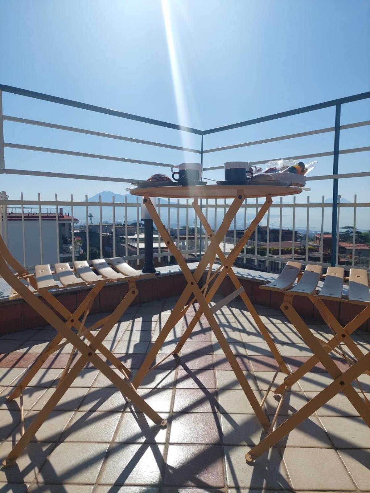 Couette-café Yoyo House Luxury Naples